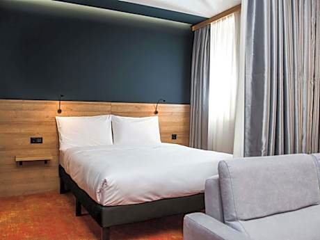 Pop Family Room with One Double and One Sofa Beds