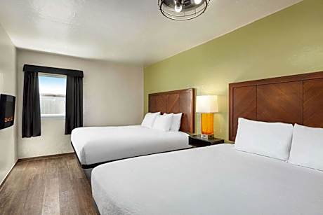 2 Queen Beds Ocean View Non-Smoking