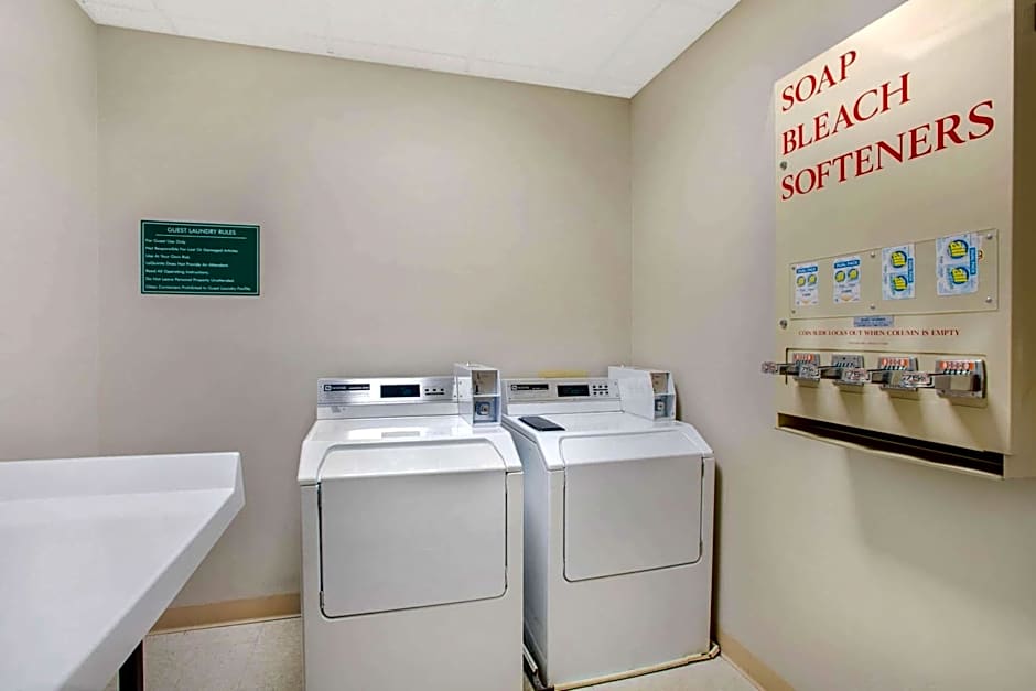 La Quinta Inn & Suites by Wyndham Springfield South