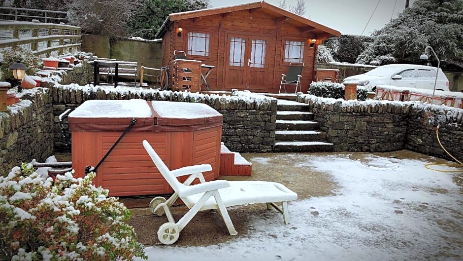 Chalet Superking bed Free Sauna jacuzzi