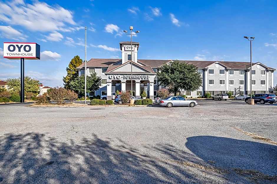 OYO Townhouse Oklahoma City Airport