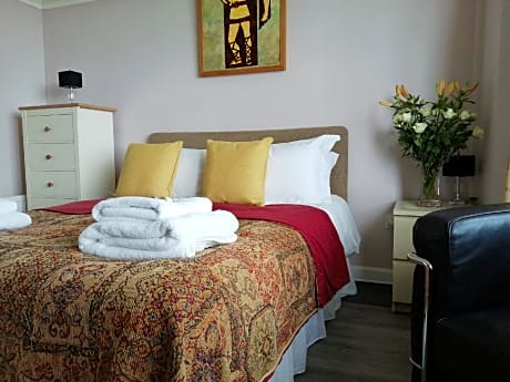 Queen-Deluxe-Private Bathroom-Sea View