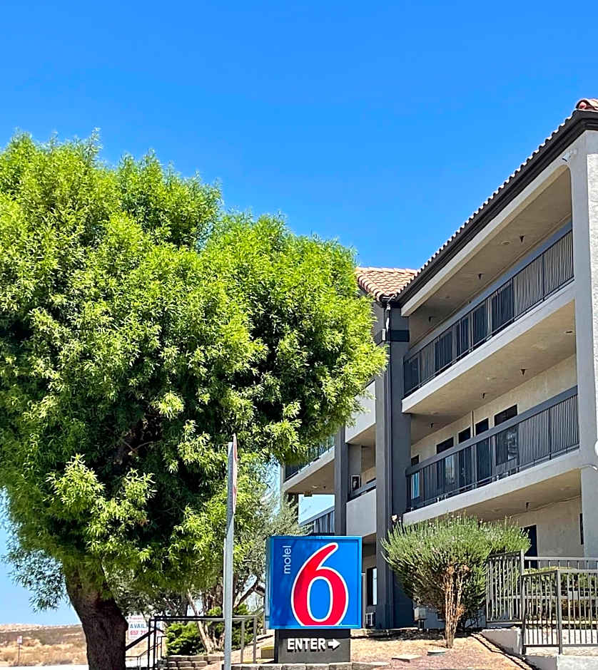 Motel 6 Barstow, CA I15 and Lenwood Road
