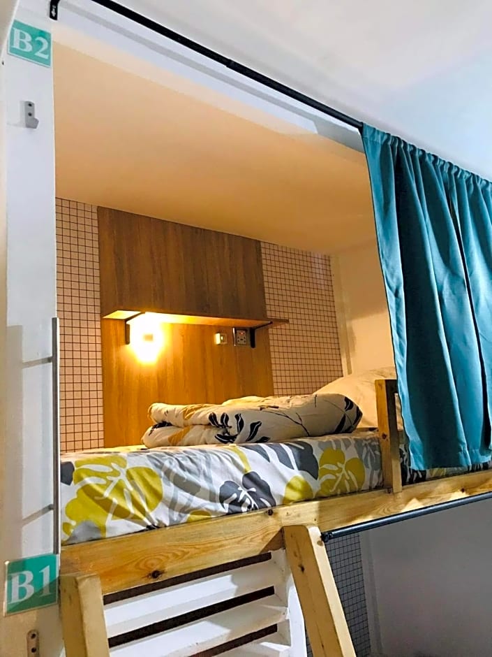 CHE & JAMES FEMALE GUEST House COLON, CEBU