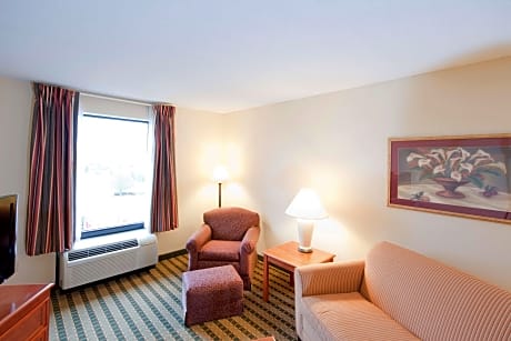 1 King Mobility/Hearing Acc Ri Shower Nosmok