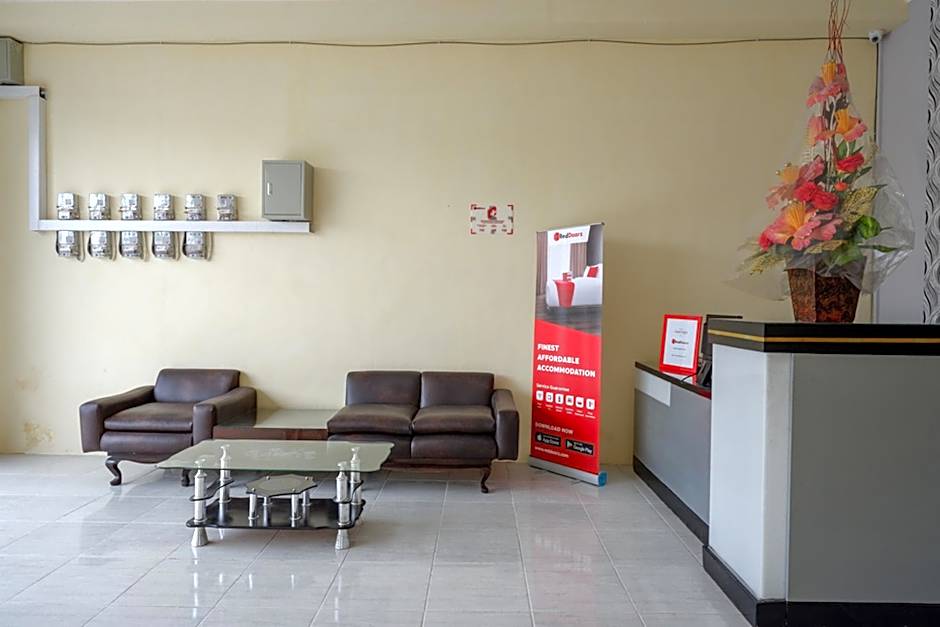 RedDoorz near Graha Saba Buana Solo