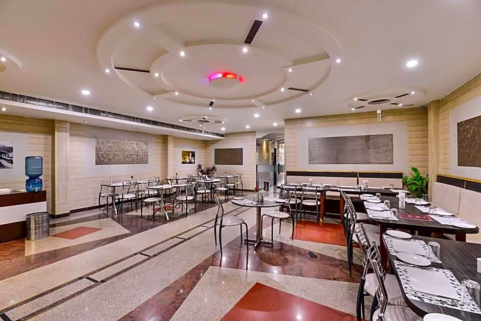 OYO 5539 Merit Hotel                                                                        