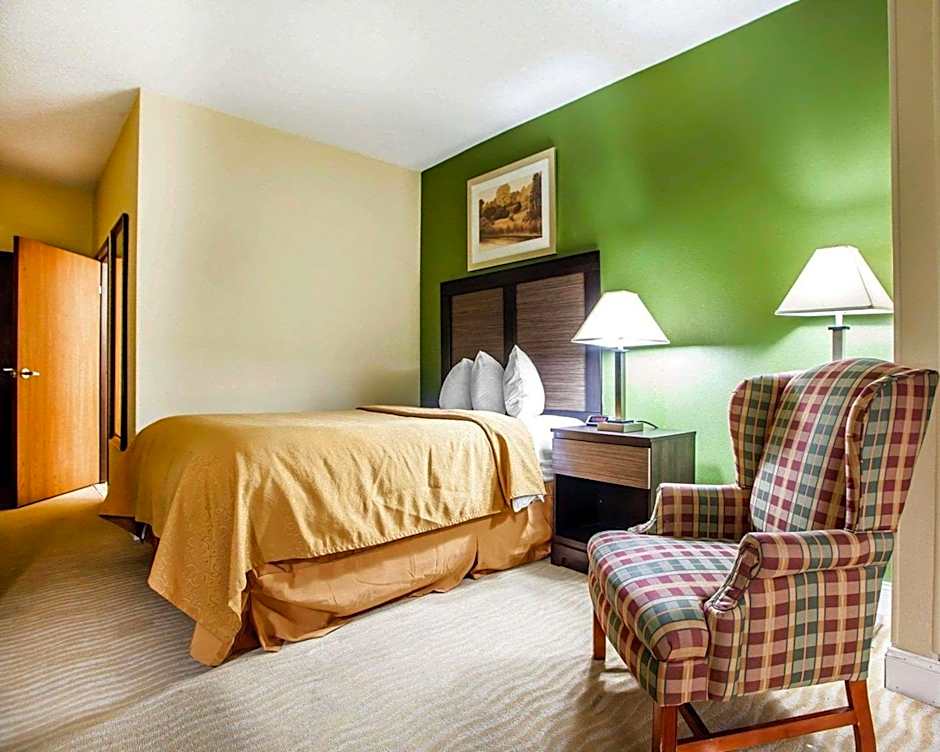 Quality Inn & Suites Champaign North - Urbana