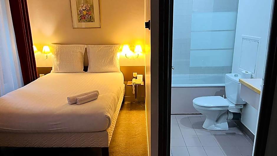 Hotel Paris Vesinet -ex Auberge des 3 Marches