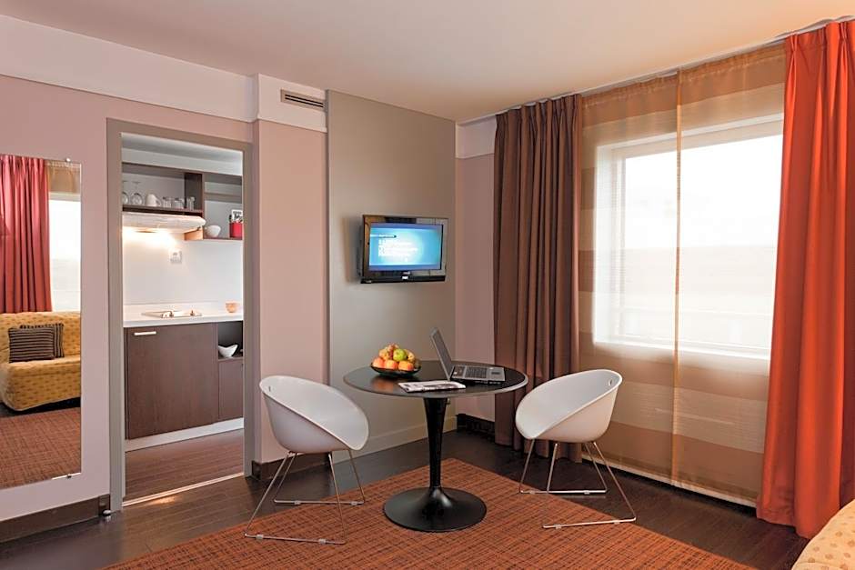 Residence Mercure Paris La Defense Grande Arche