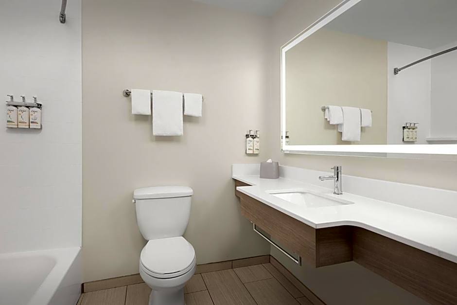 Holiday Inn Express Hotel & Suites Greensboro - Airport Area By IHG