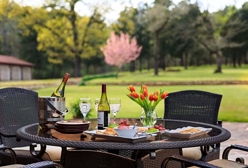 Hilltop Manor Bed And Breakfast