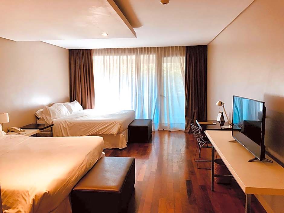 San Isidro Plaza Hotel