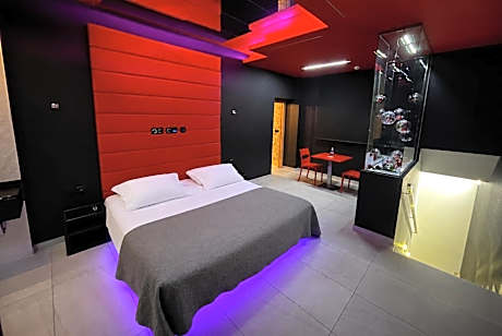 Deluxe Suite with Spa Bath