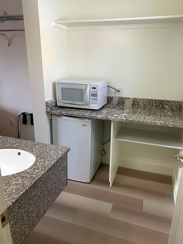 Days Inn by Wyndham Lake Point