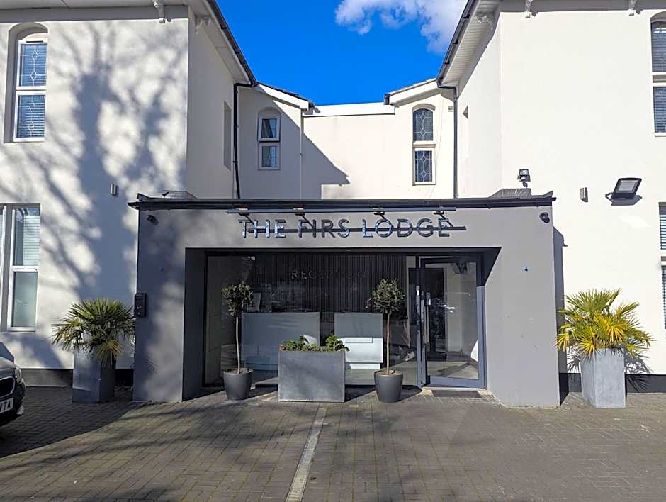 OYO Firs Lodge London Heathrow