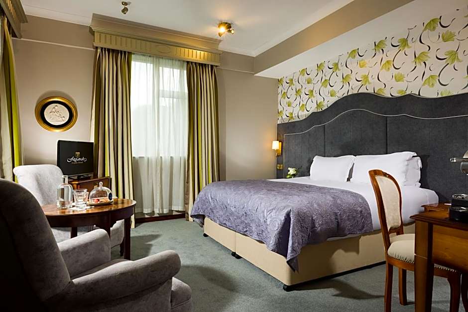Fitzpatrick Castle Hotel