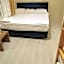 Hotel Crowded House