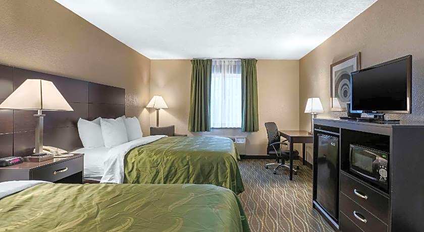Quality Inn & Suites Des Moines - Merle Hay Road