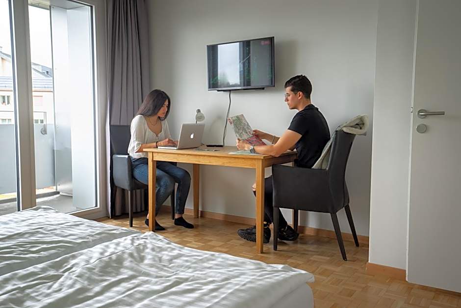 Nyon Hostel