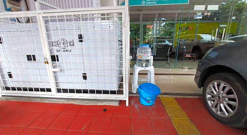 Rons City Hotel near Simpang Lima Semarang Mitra RedDoorz