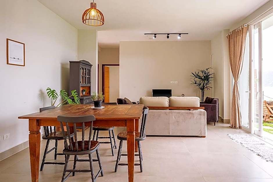 Casa na costeira com vista para o mar