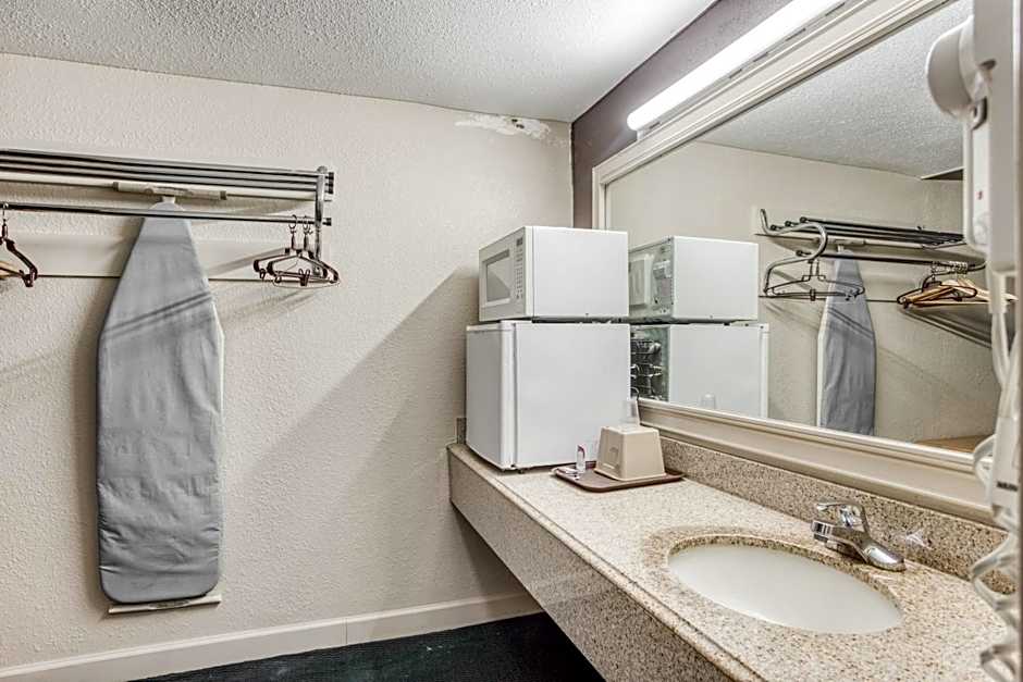 OYO Hotel Bald Knob AR Hwy 64