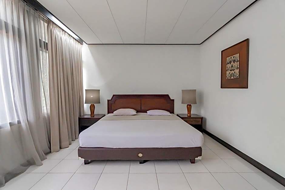 Istana Hotel Bandung Mitra RedDoorz