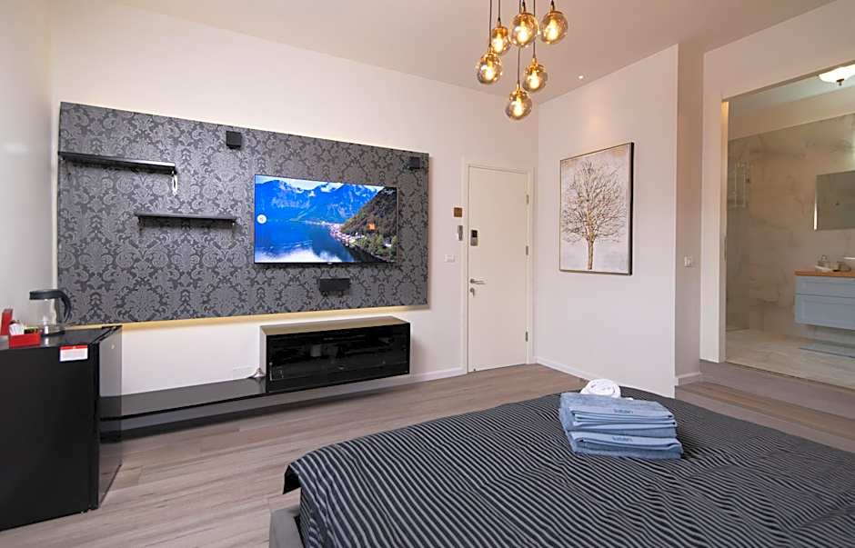 King's bed - Stay Royal and Stylish Bahai's Garden