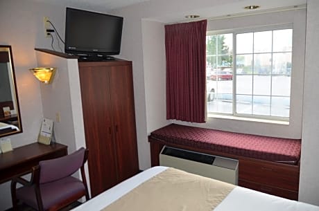 Queen Room - Non-Smoking