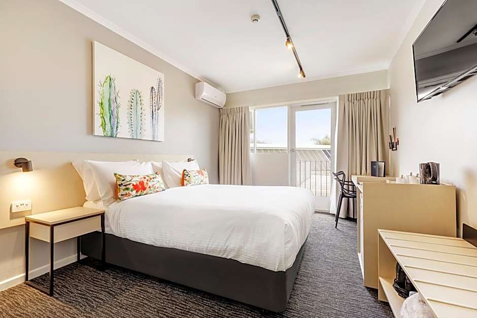 Nightcap at Findon Hotel