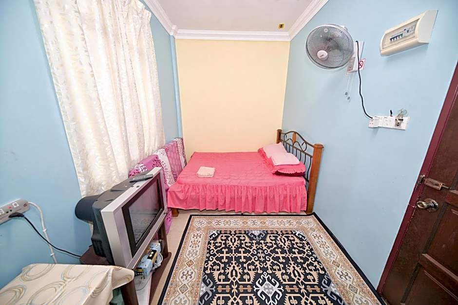 OYO 90915 Ilham Villa