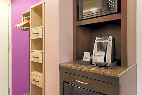 Queen Room with Two Queen Beds - Hearing Access