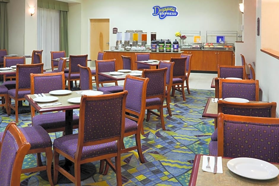 Holiday Inn Express & Suites Toluca Zona Aeropuerto