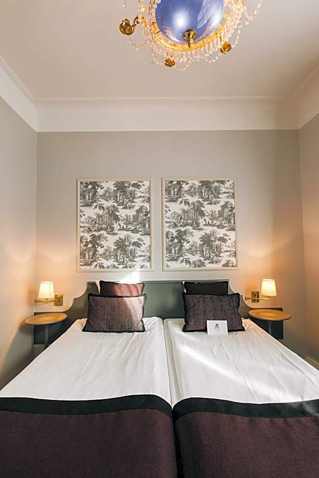 Crystal Plaza Hotel