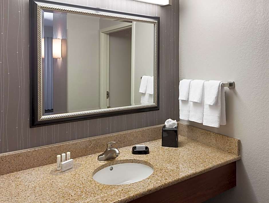 Courtyard by Marriott Miami At Dolphin Mall