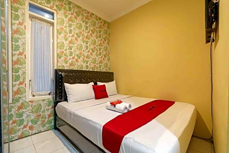 RedDoorz Syariah near Jam Gadang Bukittinggi 2