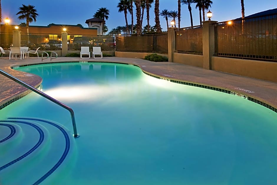 Holiday Inn Express & Suites Rancho Mirage By IHG