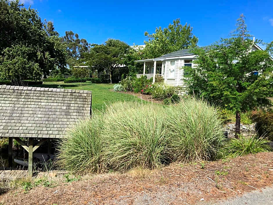 Te Kopura Lodge