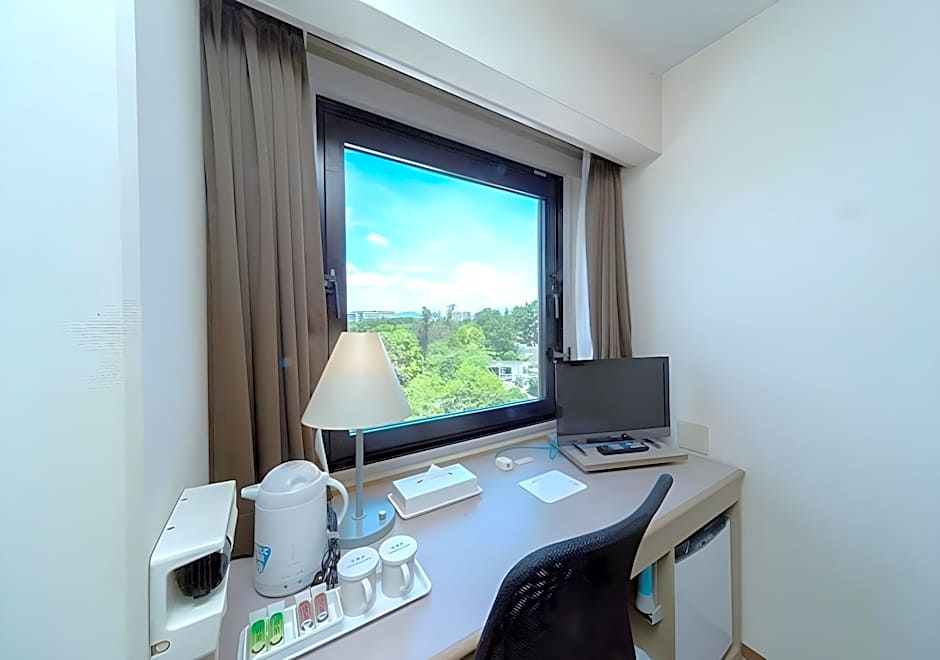 Minamisenri Crystal Hotel
