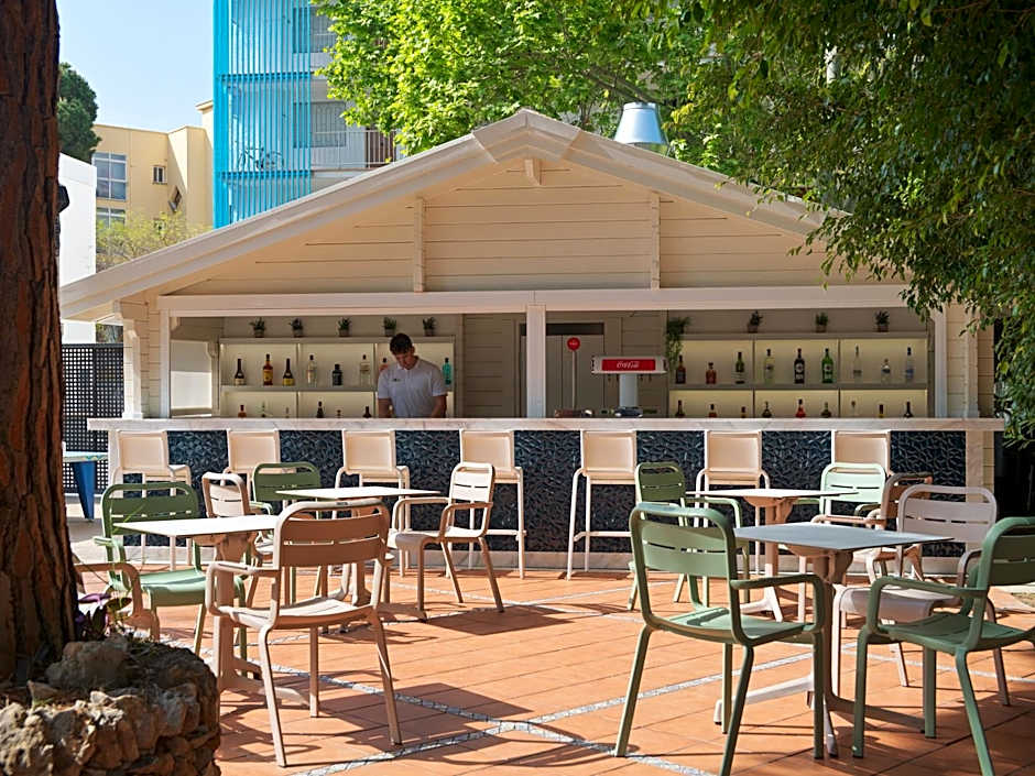 H10 Delfín - Adults Only