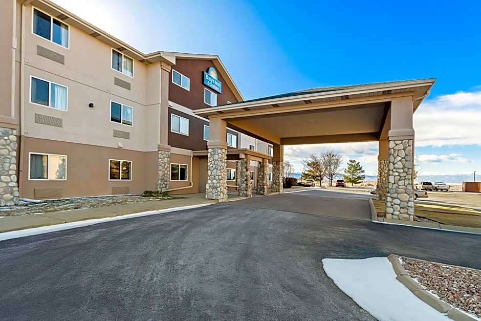 Days Inn & Suites by Wyndham Castle Rock
