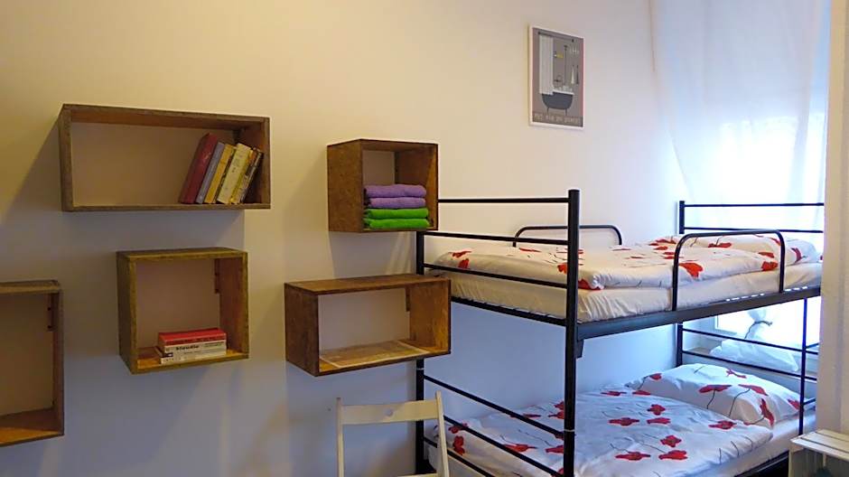 FlyFly Hostel , darmowy parking , rezerwuj przez urządzenia mobilne -10 procent