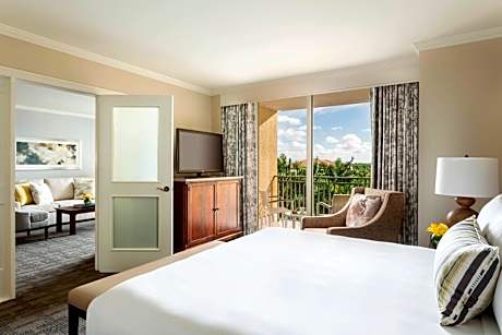 One-Bedroom King Suite with Sofa Bed and Resort View - Hearing Accessible