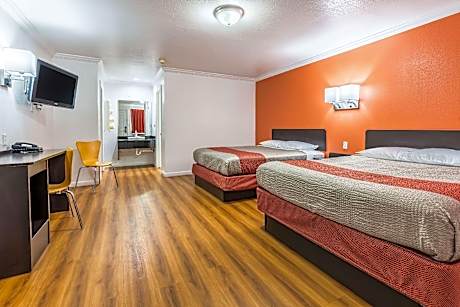 2 QUEEN BEDS | MOBILITY ACCESSIBLE TUB NSMK