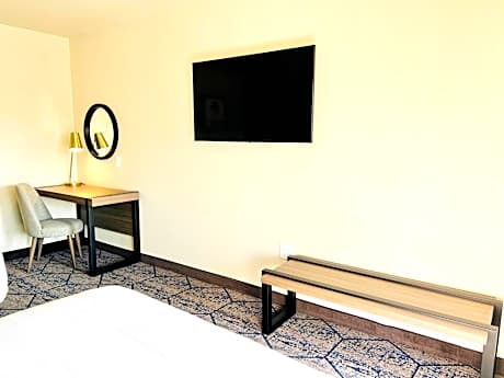 2 Double Beds Mobility Accessible Room Bathtub W/ Grab Bars Non-Smoking