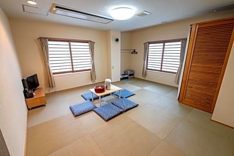 Japanese-Style Quadruple Room with Shared Bathroom - Non-Smoking