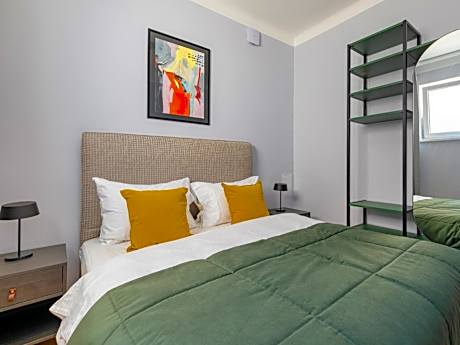 Extra Large 1 Bedroom Apartment with Sofabed