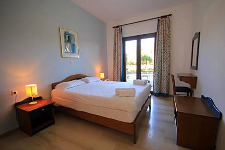 Studio with Garden View (2 Adults)