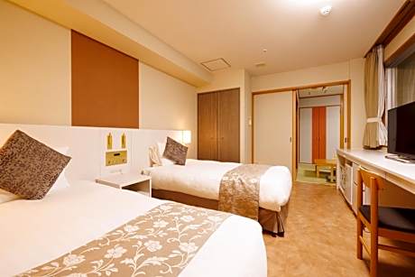 Single Room Non-Smoking (With Private Bath)